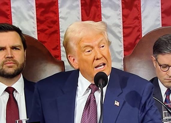 राष्ट्रपति ट्रम्पद्धारा डेढ महिने कार्यकाल ऐतिहासिक भएको घोषणा, विपक्षी साँसदहरुको विरोध, एक सांसद बैठकस्थलबाट निकालिए